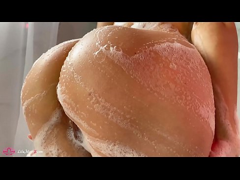 ❤️ Brunette Anapiga Pussy kwa Pussy kwa Vibrator hadi Orgasm kali katika Shower ❌️